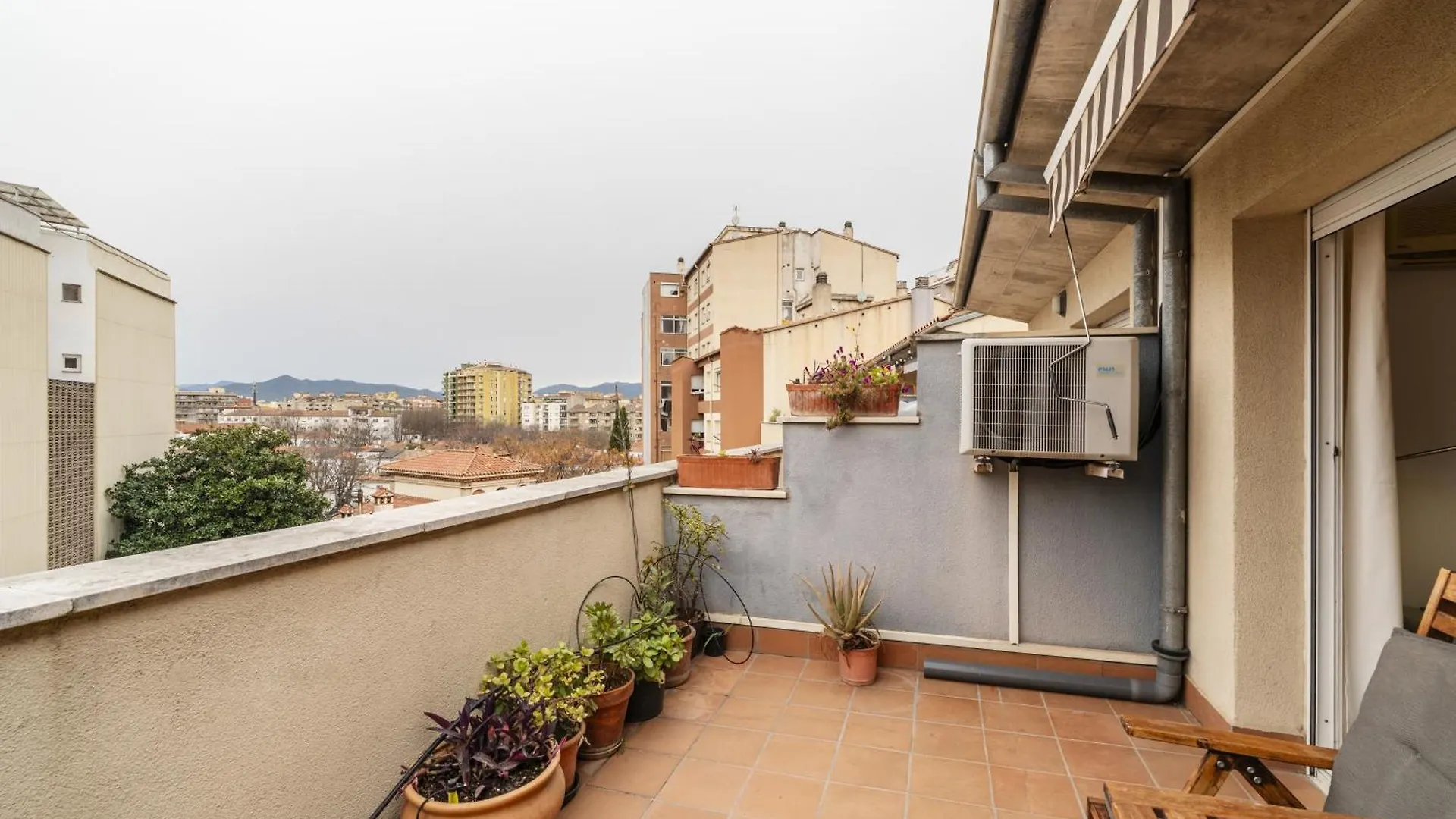Apartamento con dos grandes terrazas Gerona 0*,